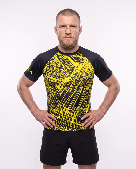 rashguard-scratched-by-a-wb-yellow-m-z